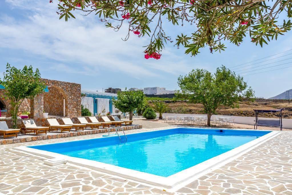 Zorbas Hotel Santorini Pyrgos Kallistis Exterior photo